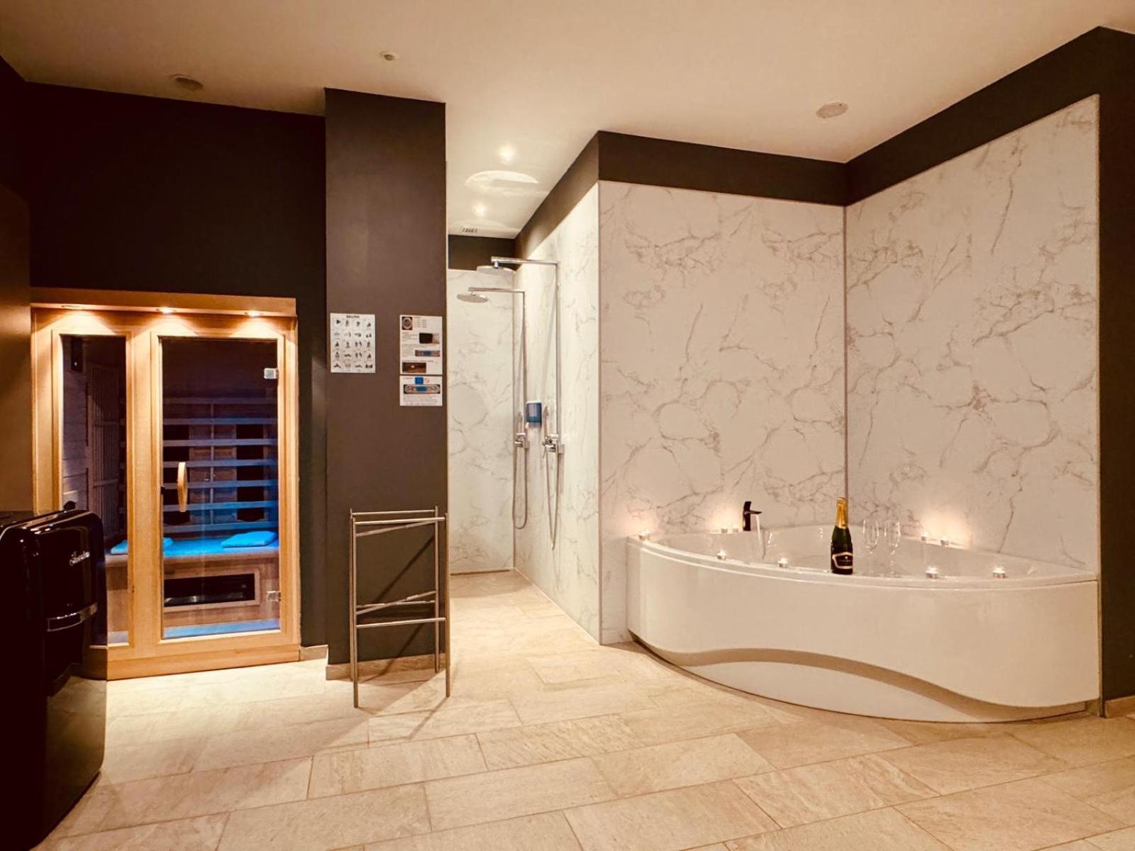 ברוז' The Rose Suites מראה חיצוני תמונה